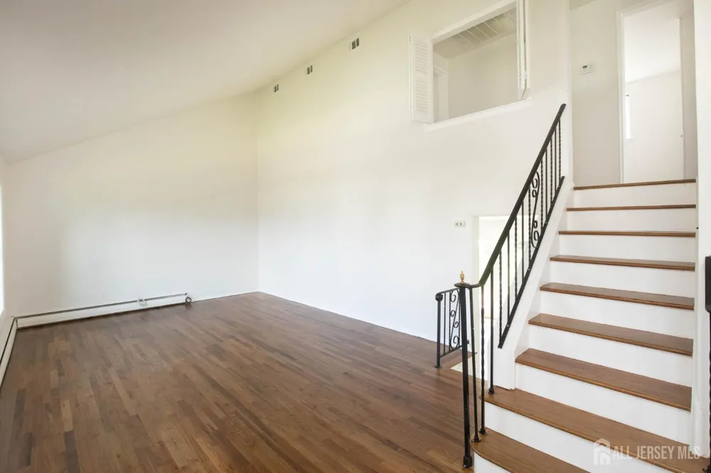 23 Sims Road Edison, NJ 08817