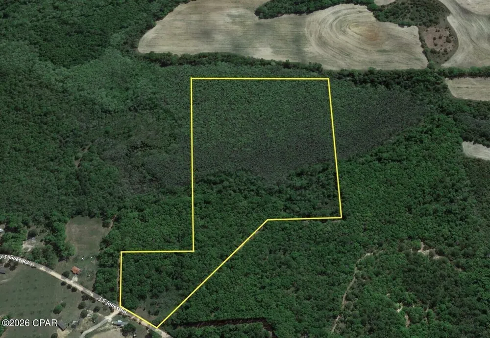 1221 Js Jones Road Graceville, FL 32440