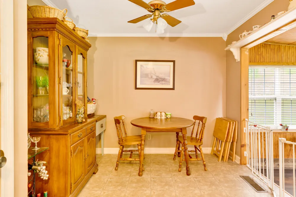 912 Crest Drive Chickamauga, GA 30707