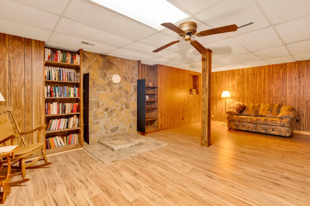 912 Crest Drive Chickamauga, GA 30707