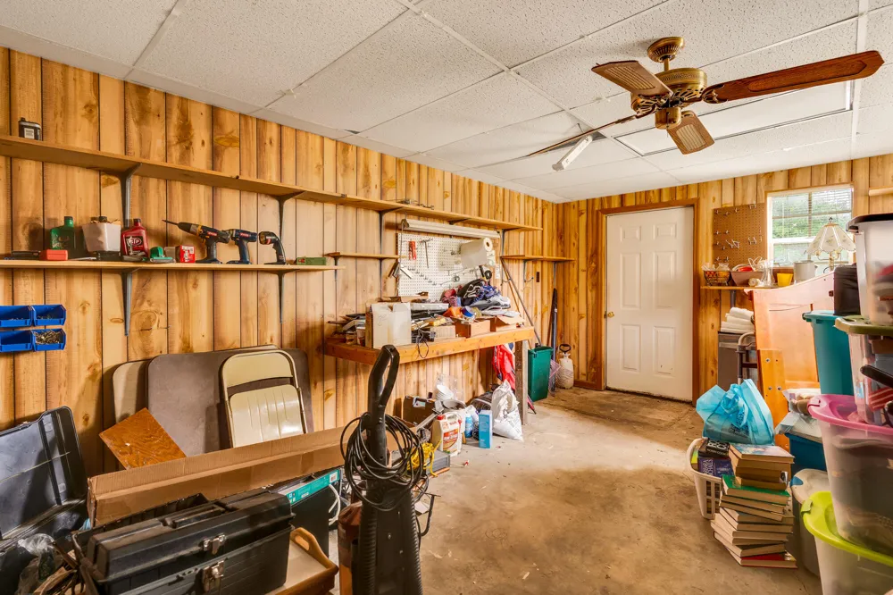 912 Crest Drive Chickamauga, GA 30707