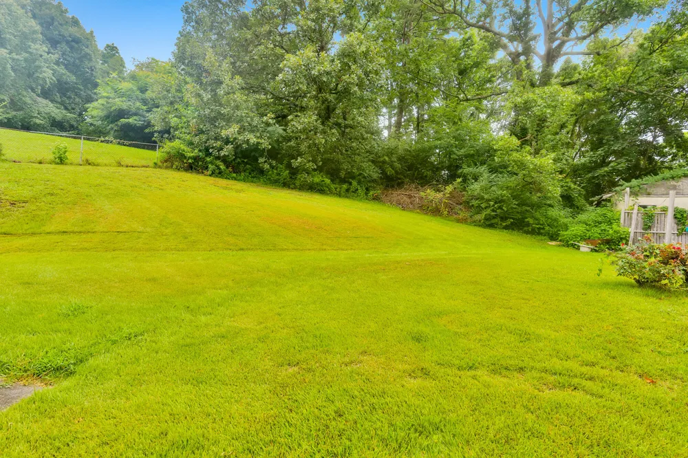 912 Crest Drive Chickamauga, GA 30707