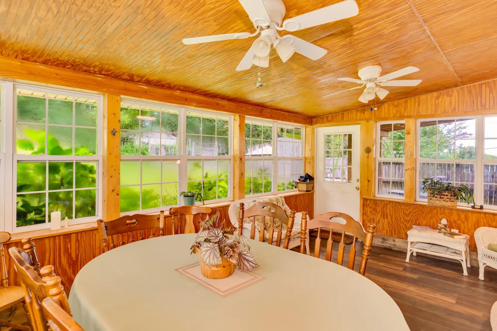 912 Crest Drive Chickamauga, GA 30707