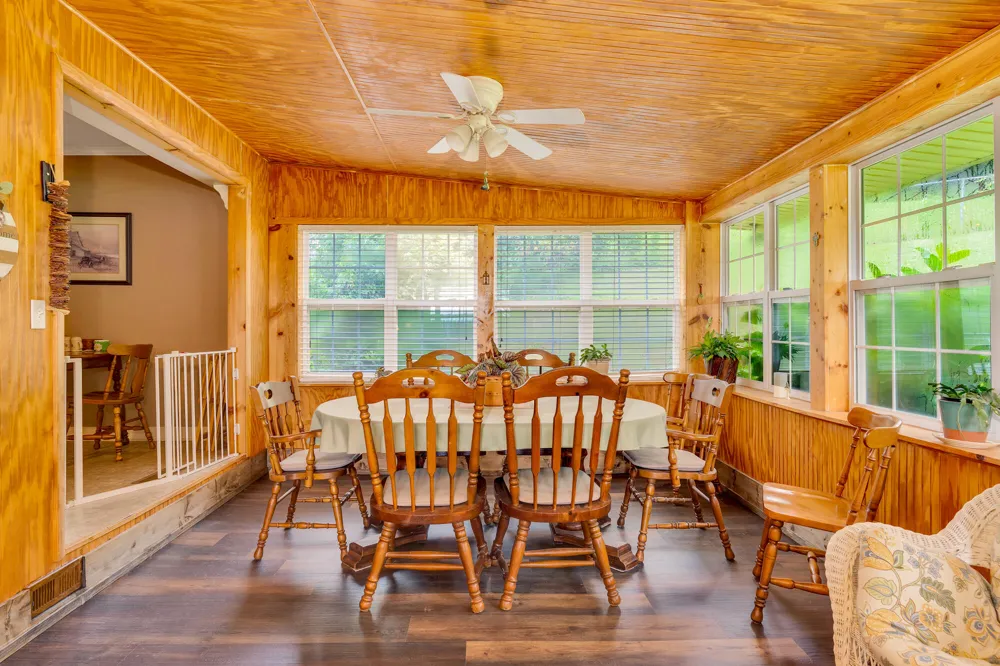 912 Crest Drive Chickamauga, GA 30707