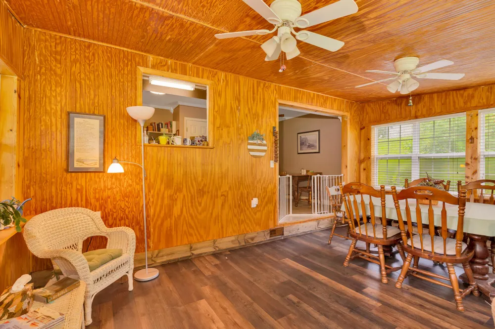 912 Crest Drive Chickamauga, GA 30707