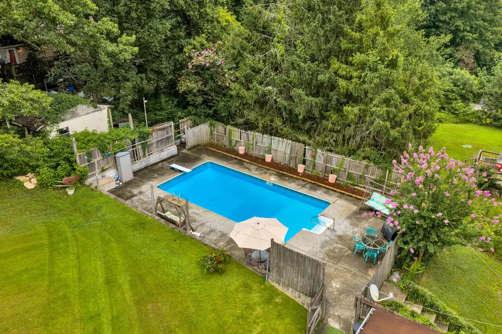 912 Crest Drive Chickamauga, GA 30707