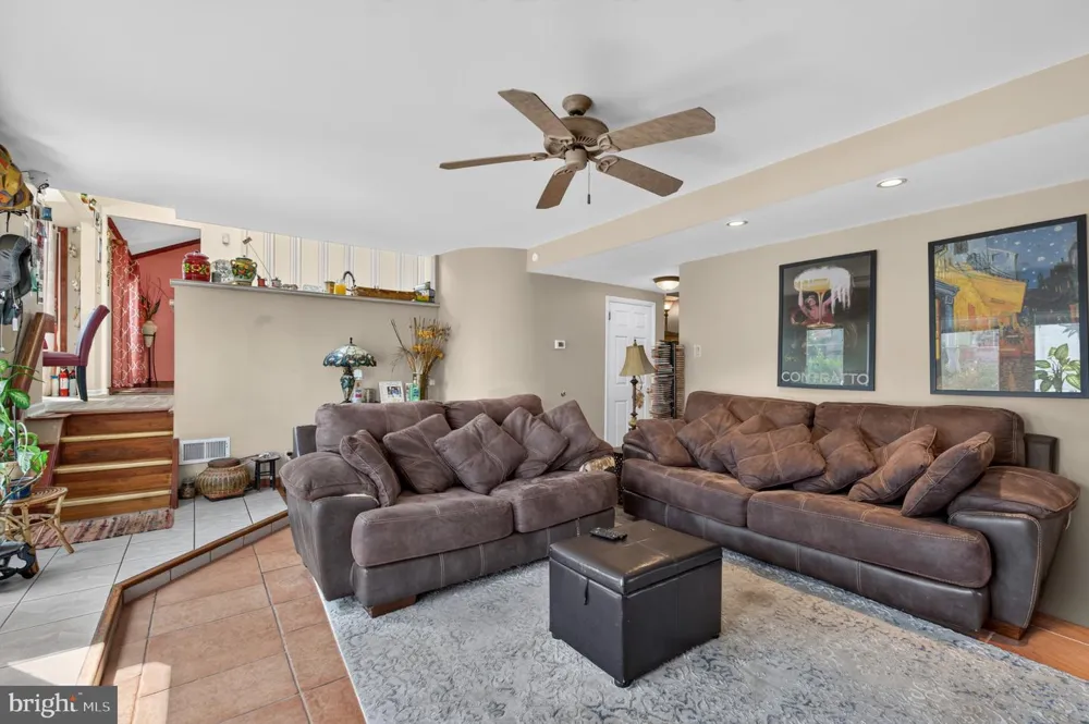 1127 HOWER LANE Philadelphia, PA 19115