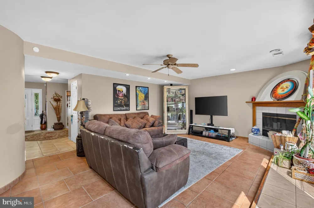 1127 HOWER LANE Philadelphia, PA 19115