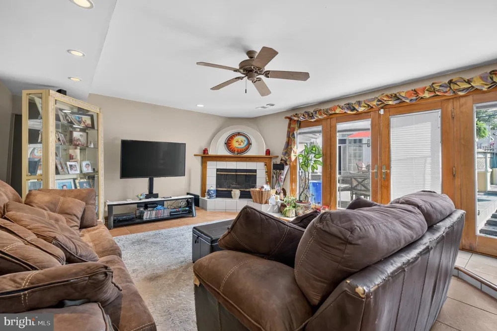 1127 HOWER LANE Philadelphia, PA 19115