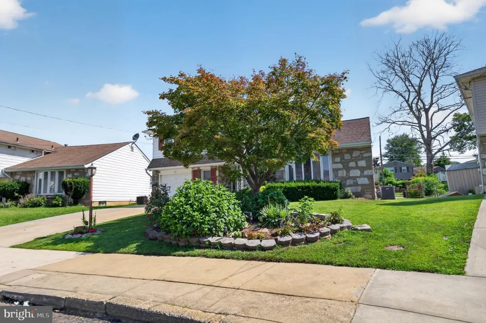 1127 HOWER LANE Philadelphia, PA 19115
