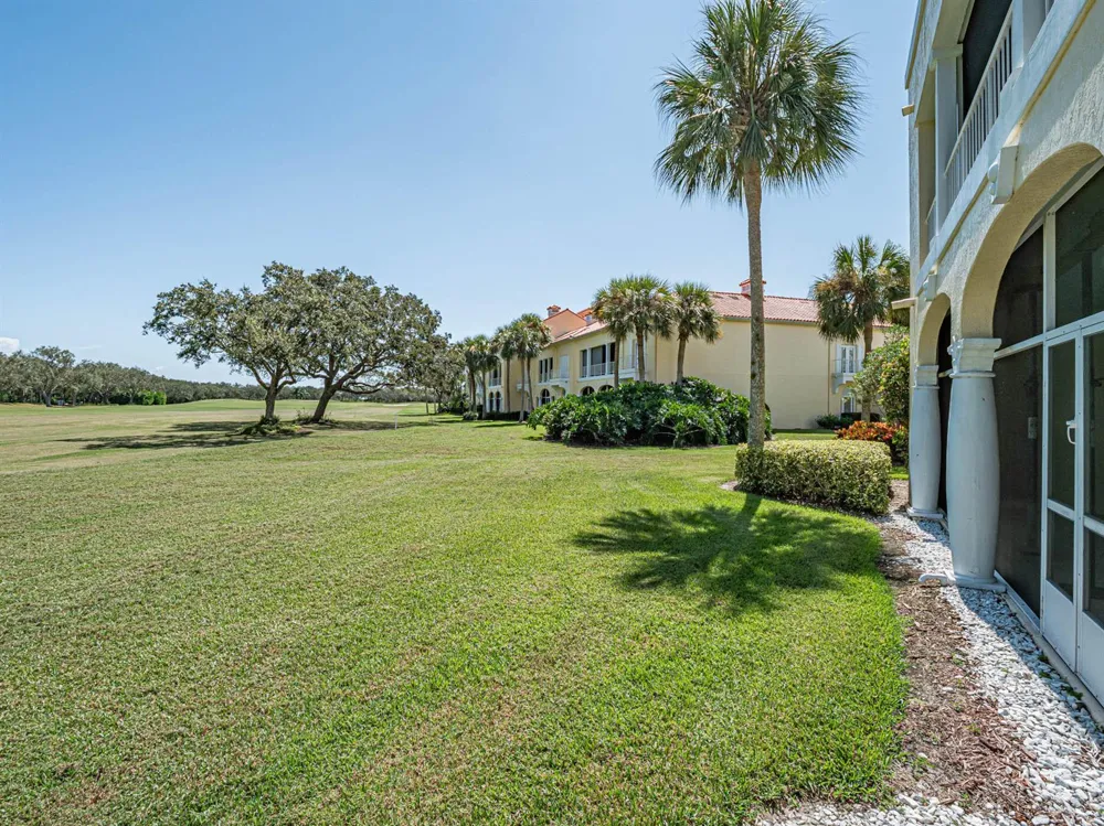 5060 HARMONY CIRCLE #105 Vero Beach, FL 32967