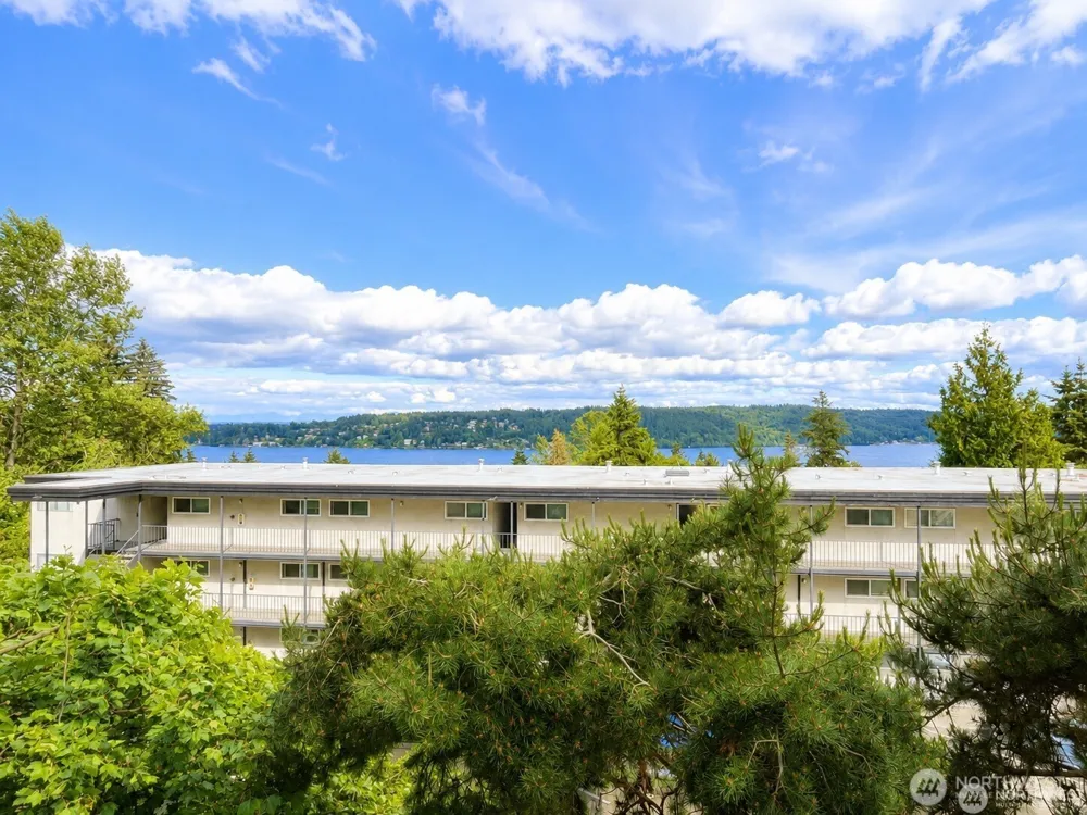 15020 Bothell Way NE #204 Lake Forest Park, WA 98155