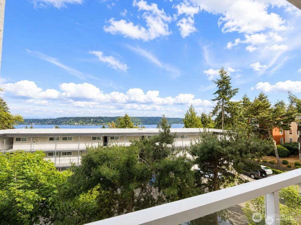15020 Bothell Way NE #204 Lake Forest Park, WA 98155