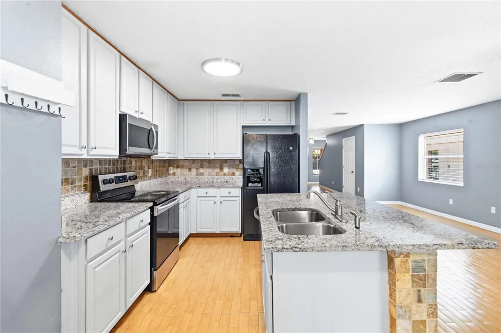 2825 CLIFFE COURT Oviedo, FL 32765