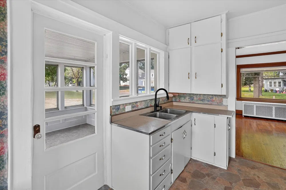 939 Backus Street Jackson, MI 49202