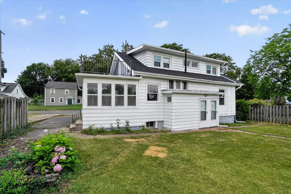 939 Backus Street Jackson, MI 49202