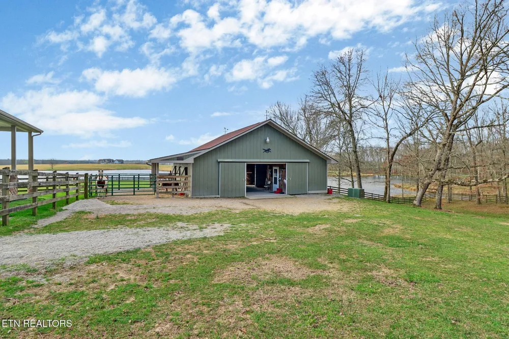 1201 Bridle Trl Spencer, TN 38585