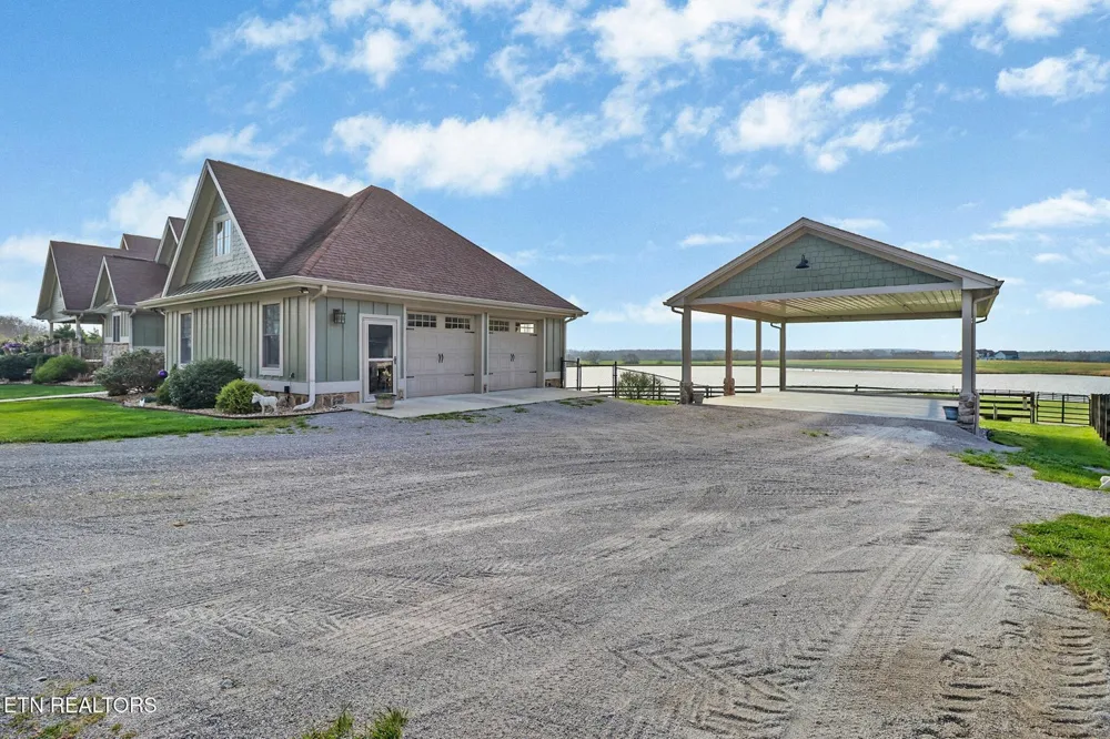 1201 Bridle Trl Spencer, TN 38585