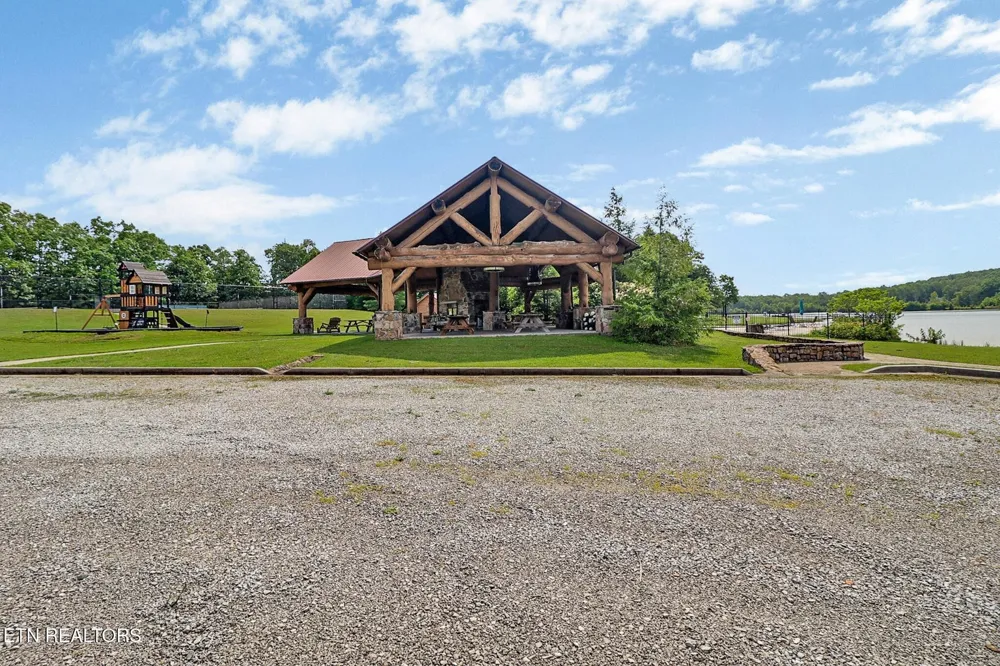1201 Bridle Trl Spencer, TN 38585