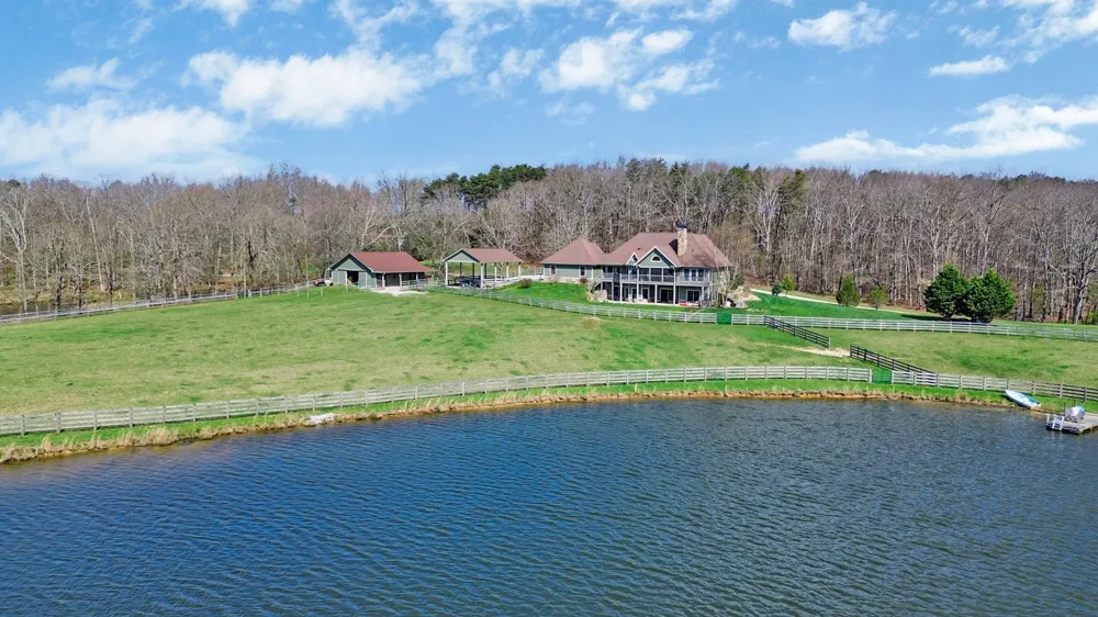 1201 Bridle Trl Spencer, TN 38585