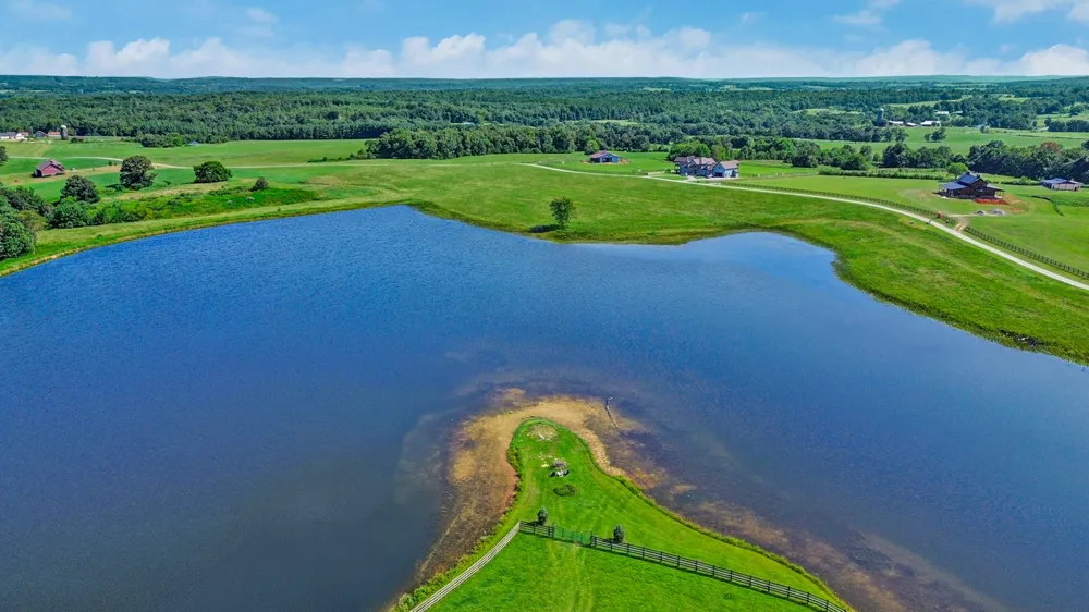 1201 Bridle Trl Spencer, TN 38585