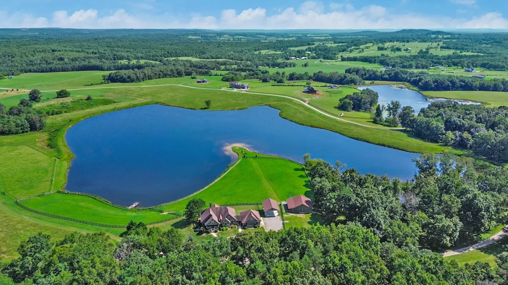 1201 Bridle Trl Spencer, TN 38585