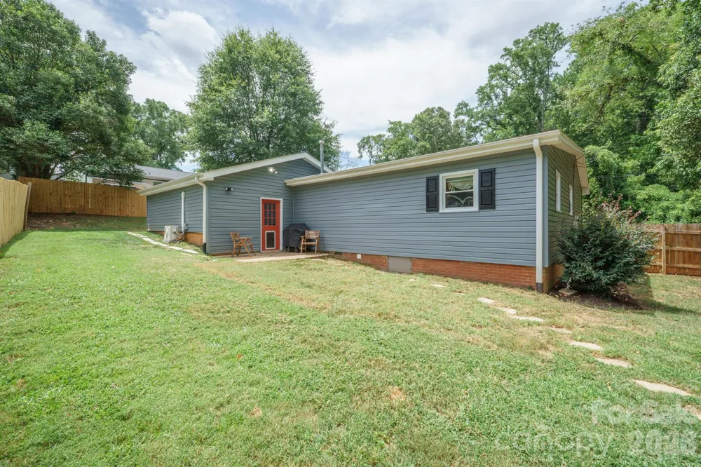 200 Point Circle Belmont, NC 28012