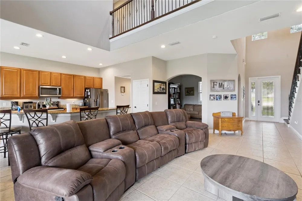 1727 SOUTHERN OAK LOOP Minneola, FL 34715