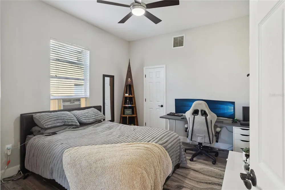 1727 SOUTHERN OAK LOOP Minneola, FL 34715