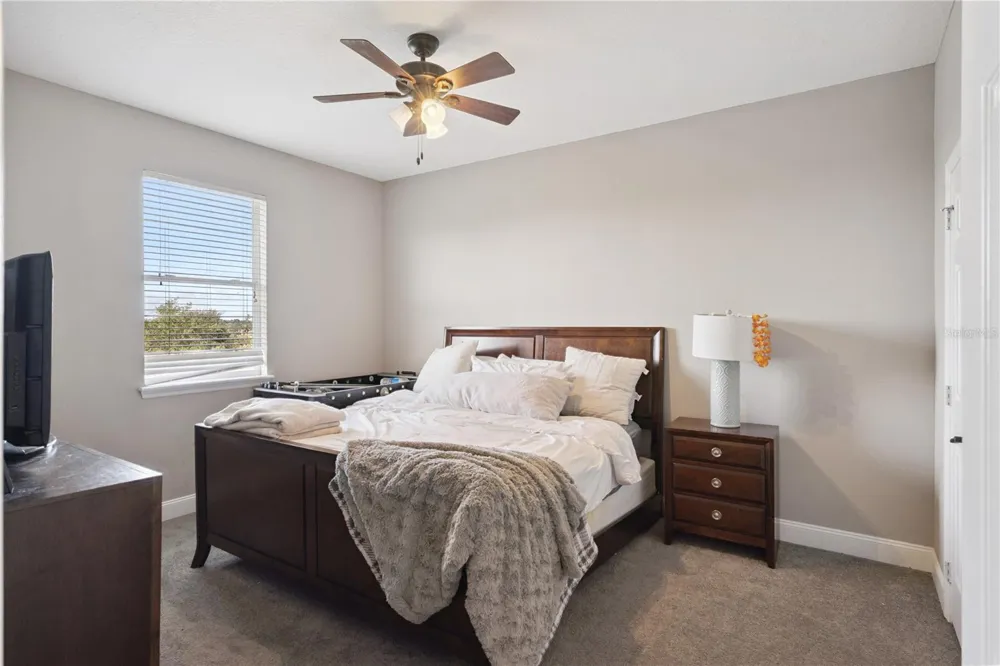 1727 SOUTHERN OAK LOOP Minneola, FL 34715