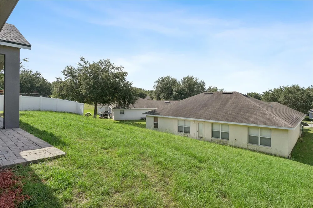 1727 SOUTHERN OAK LOOP Minneola, FL 34715