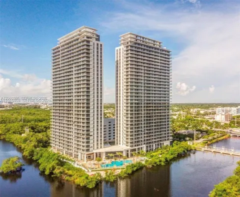 16385 Biscayne Blvd #1818