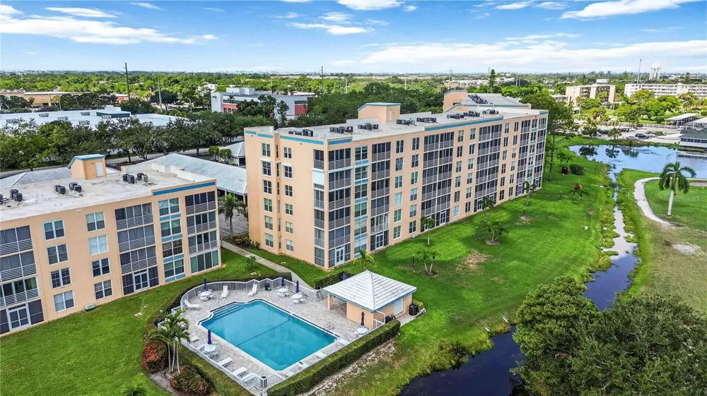 4550 PINEBROOK CIRCLE #605 Bradenton, FL 34209