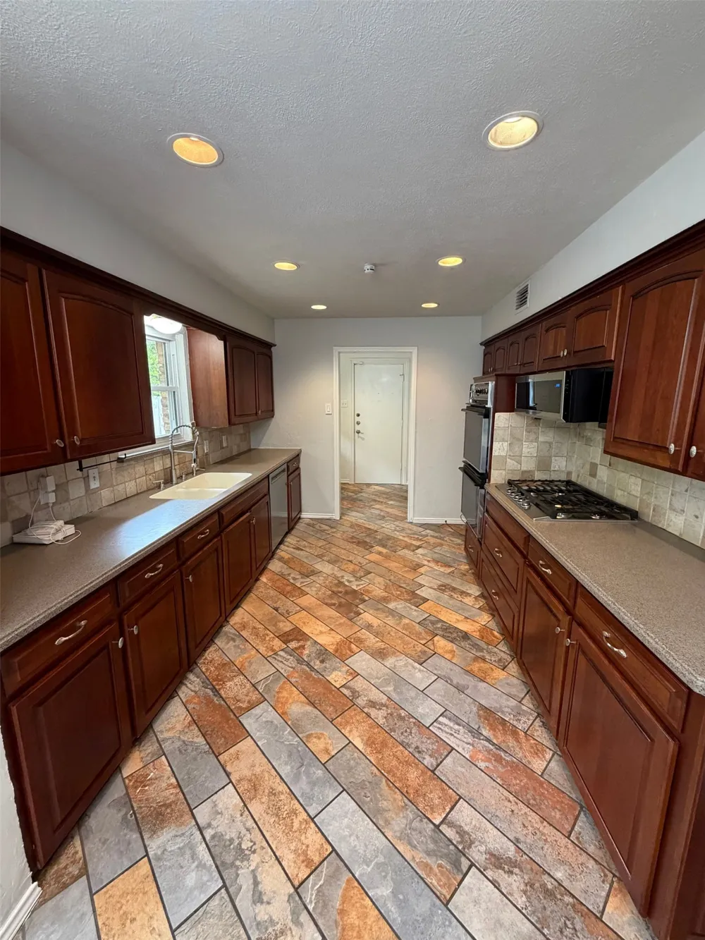 8839 Sweetwater Drive Dallas, TX 75228
