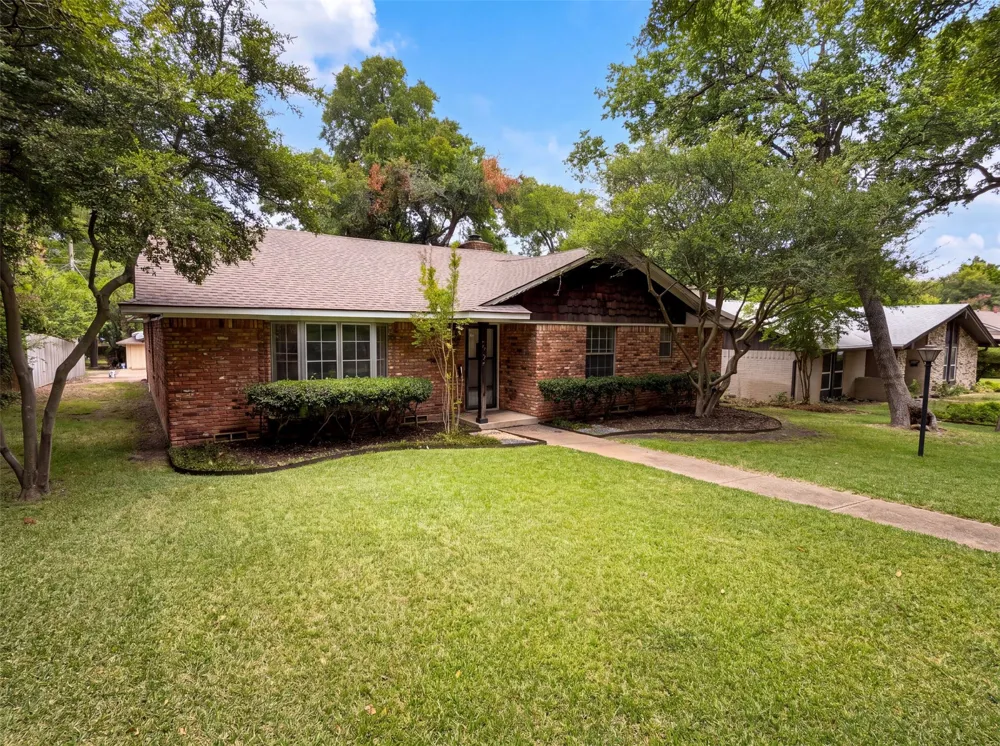 8839 Sweetwater Drive Dallas, TX 75228