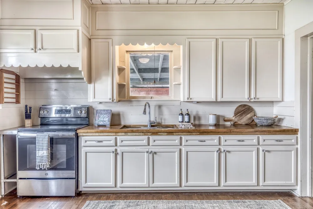 404 W Main Street Bellville, TX 77418