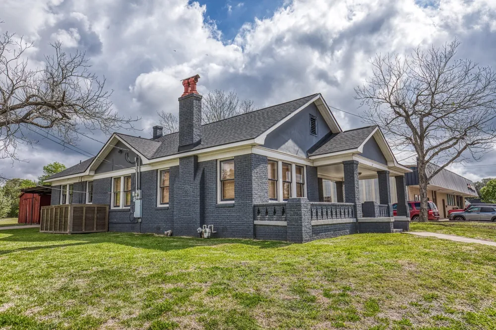 404 W Main Street Bellville, TX 77418