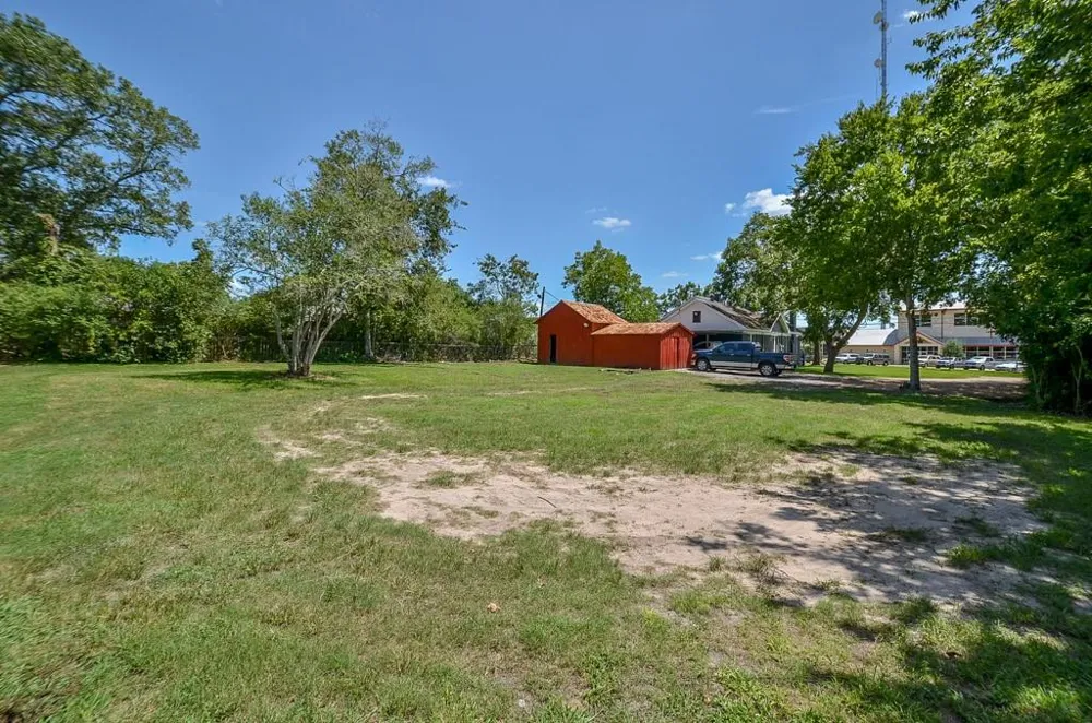 404 W Main Street Bellville, TX 77418