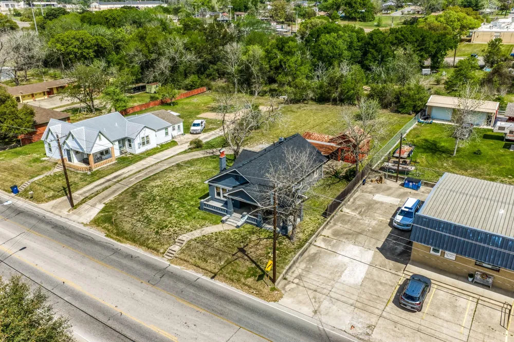 404 W Main Street Bellville, TX 77418