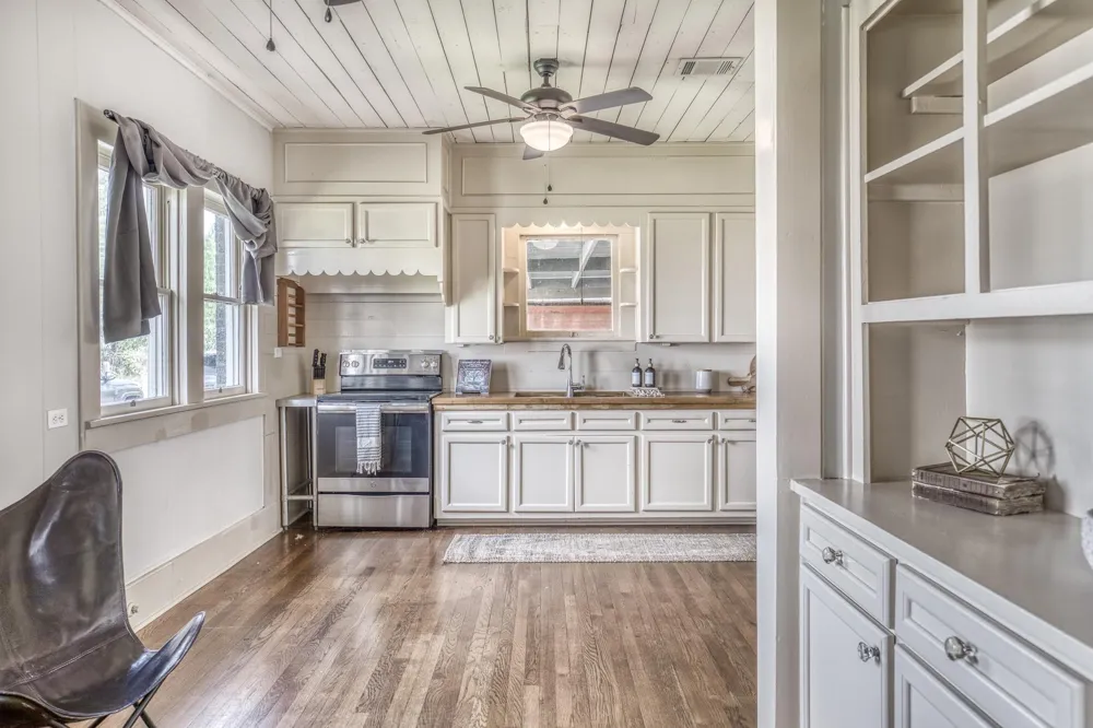 404 W Main Street Bellville, TX 77418