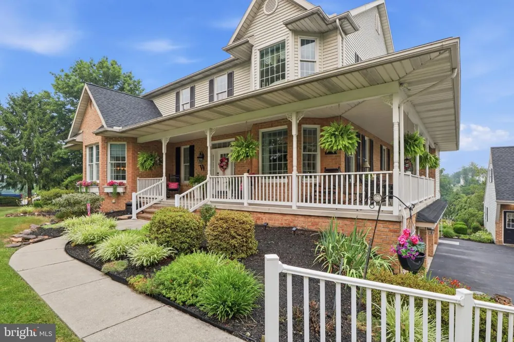1709 COUNTRY MANOR York, PA 17408
