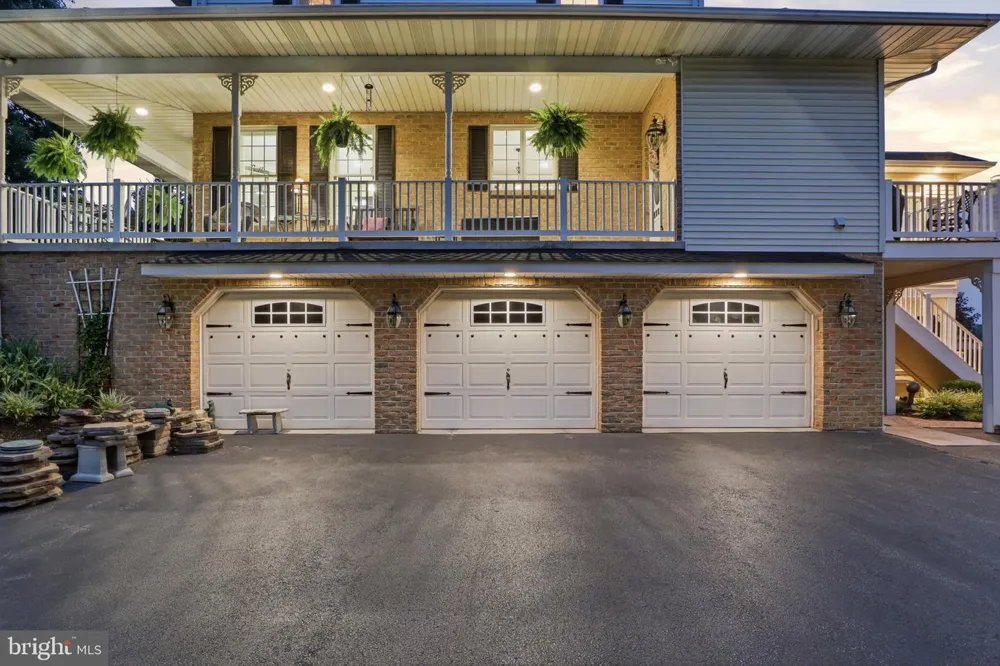 1709 COUNTRY MANOR York, PA 17408