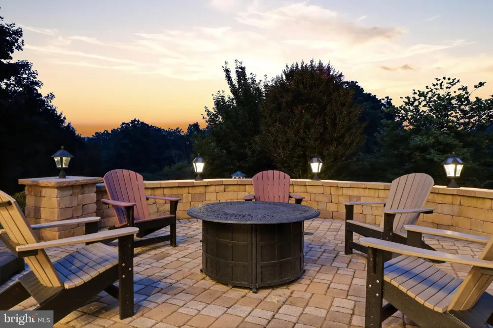 1709 COUNTRY MANOR York, PA 17408