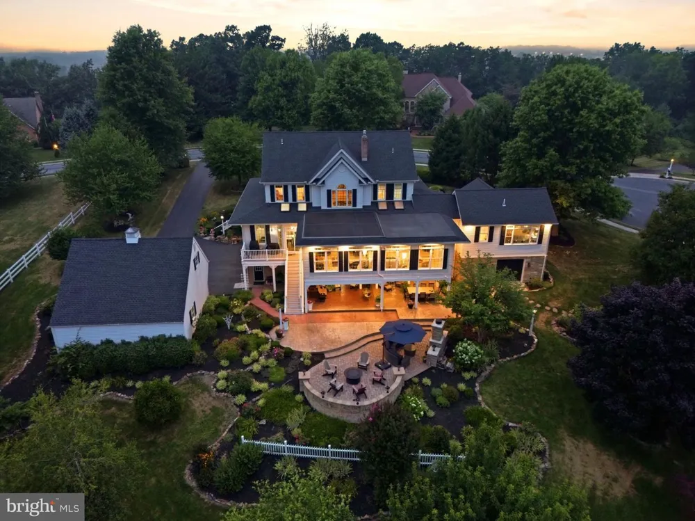 1709 COUNTRY MANOR York, PA 17408