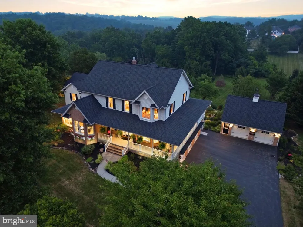1709 COUNTRY MANOR York, PA 17408