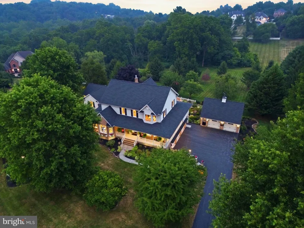 1709 COUNTRY MANOR York, PA 17408