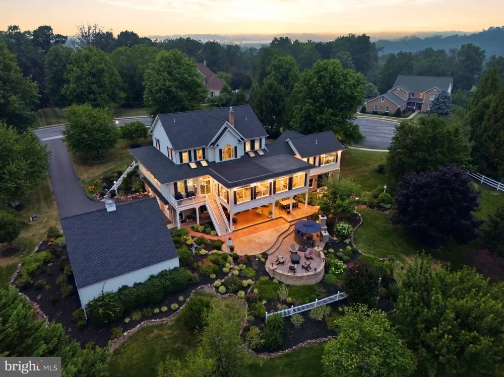 1709 COUNTRY MANOR York, PA 17408