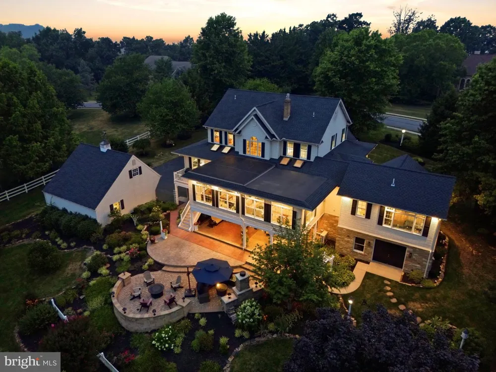 1709 COUNTRY MANOR York, PA 17408