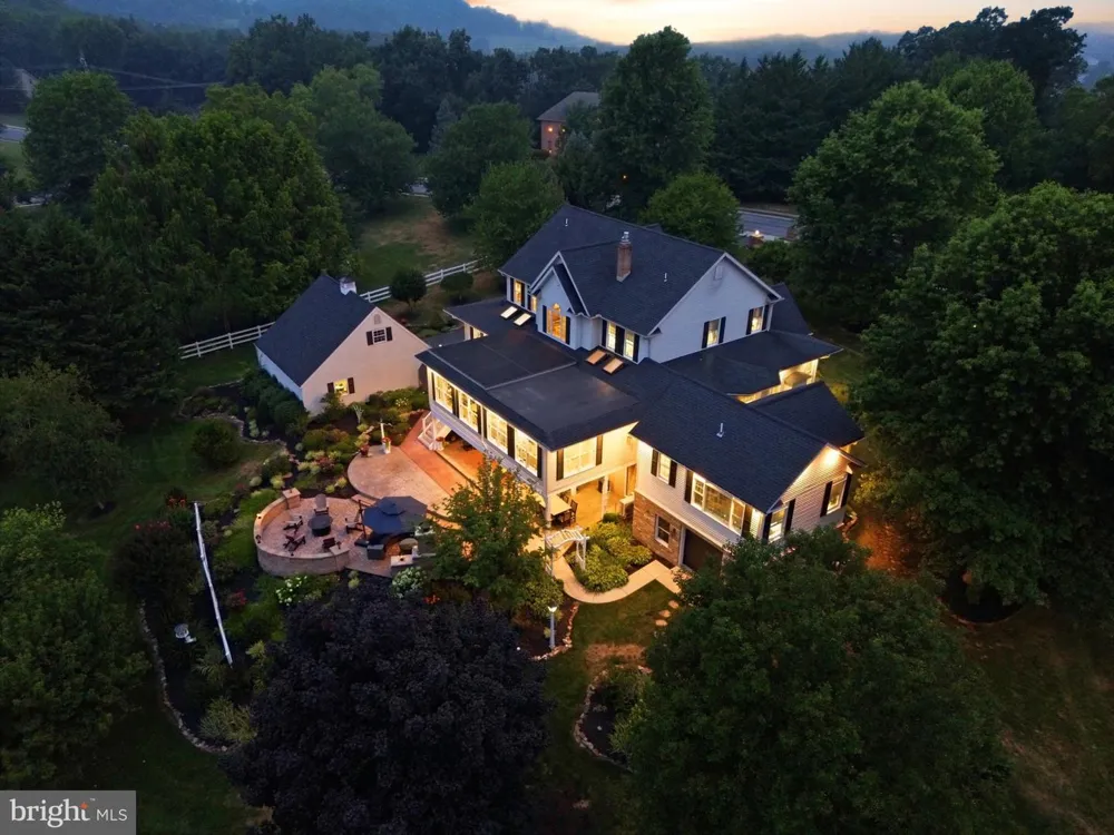 1709 COUNTRY MANOR York, PA 17408