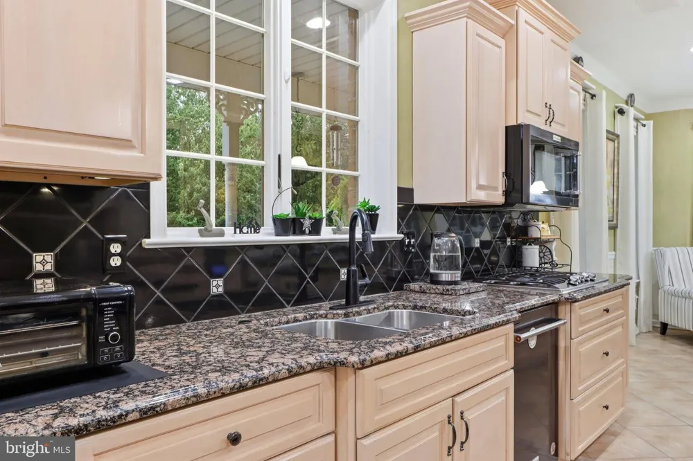 1709 COUNTRY MANOR York, PA 17408